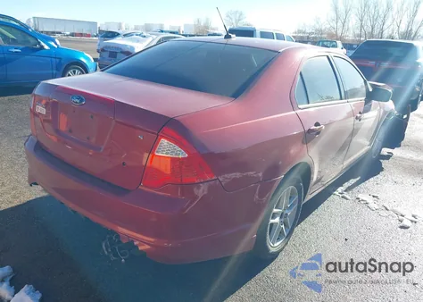 2010 Ford Fusion S z USA, uszkodzony, nr VIN 3FAHP0GA6AR134774